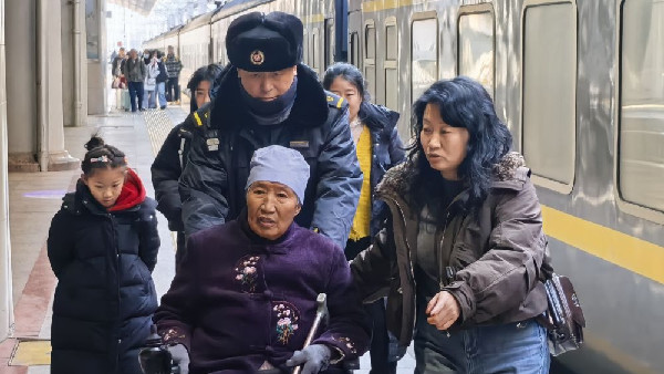 新春走基層丨在春運(yùn)，看見行進(jìn)的中國