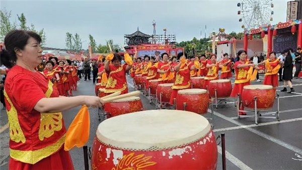 洛陽(yáng)市“慶豐收·促和美”農(nóng)民豐收節(jié)慶?；顒?dòng)在伊川舉