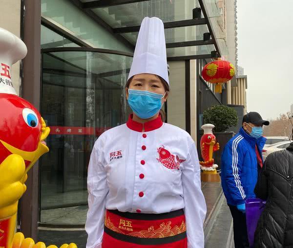 這支河南醫(yī)療支援隊(duì)有口福了！家鄉(xiāng)大廚為你們赴漢親制燴面、胡辣湯、水煎包