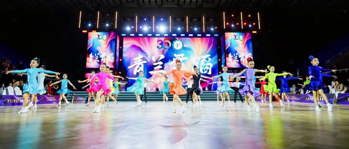 舞動(dòng)中原