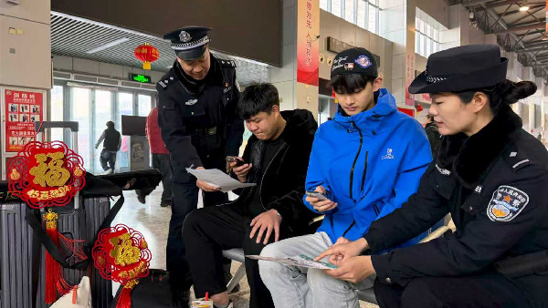 新春走基層 | 一份福袋多份禮：平安守住“錢袋子”，祝福
