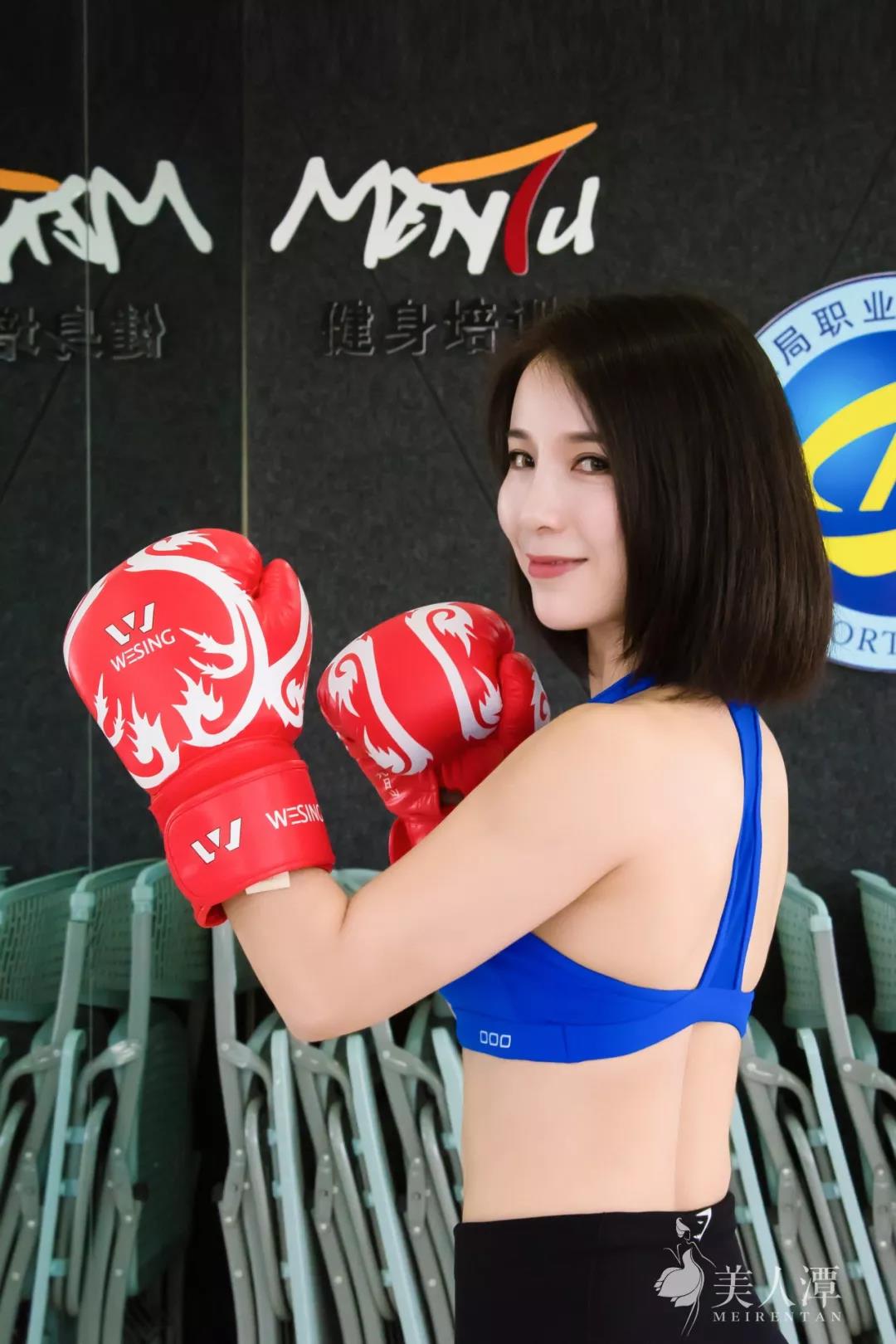 她陪母親鍛煉，結(jié)果練成比基尼小姐，“魔鬼”女教練這樣養(yǎng)成！