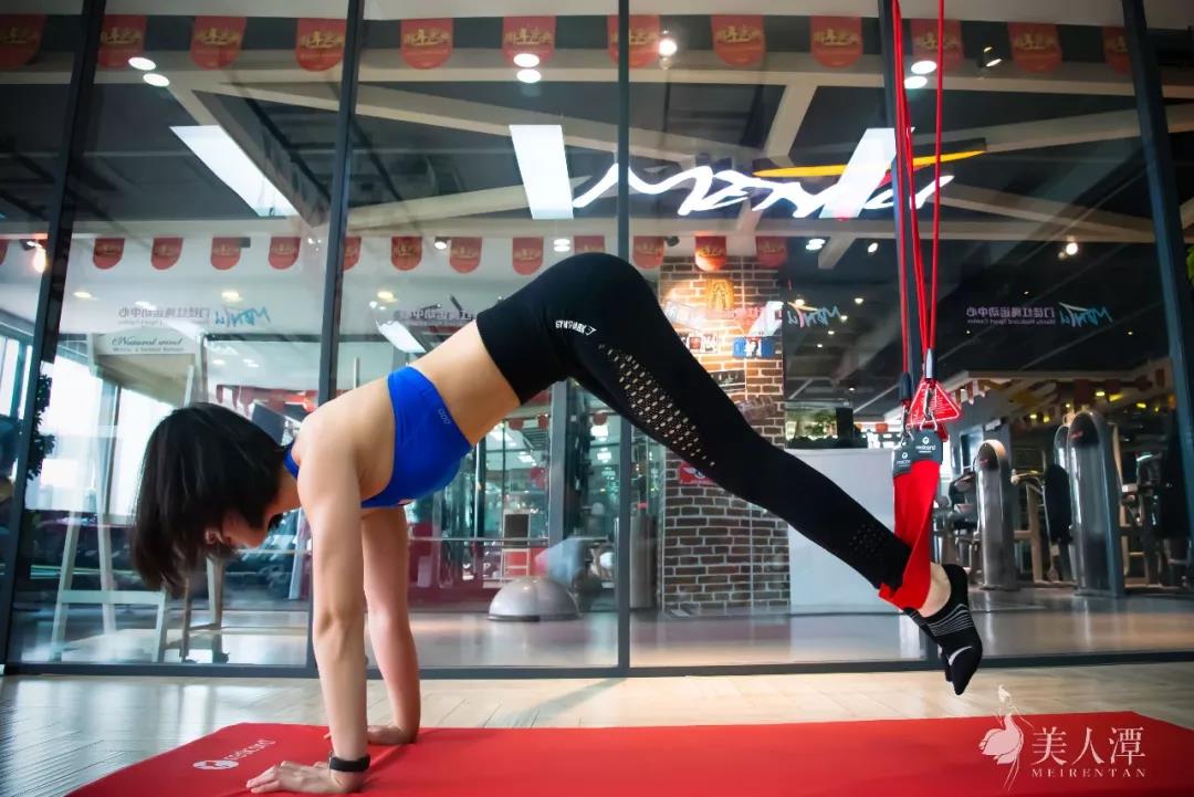 她陪母親鍛煉，結(jié)果練成比基尼小姐，“魔鬼”女教練這樣養(yǎng)成！