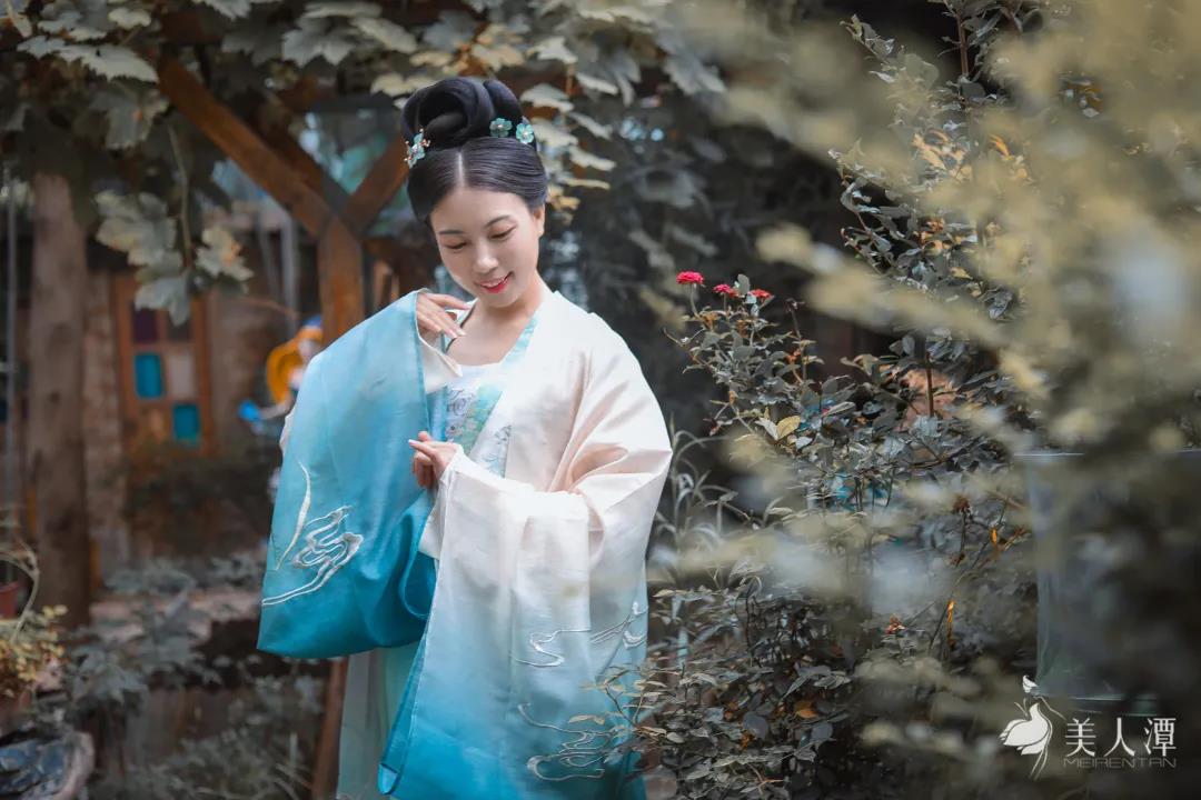 美人潭|創(chuàng)業(yè)女神 浮生若夢漢服體驗(yàn)館創(chuàng)始人藍(lán)尋＆若菱：雙生同袍，攜手共榮