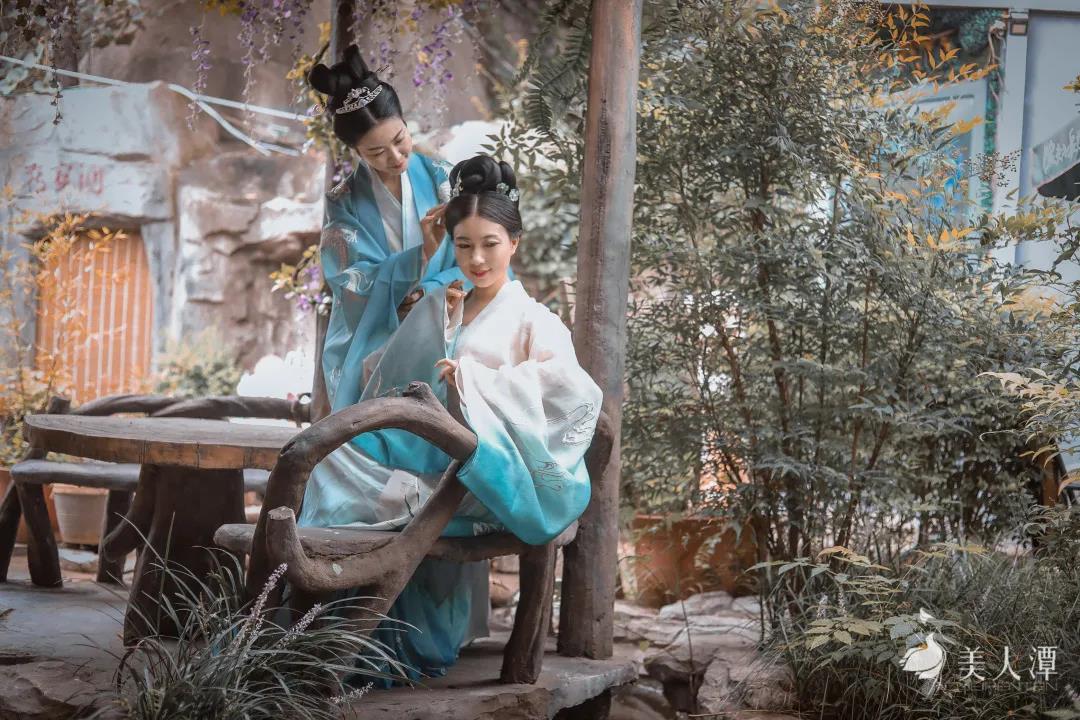 美人潭|創(chuàng)業(yè)女神 浮生若夢漢服體驗(yàn)館創(chuàng)始人藍(lán)尋＆若菱：雙生同袍，攜手共榮