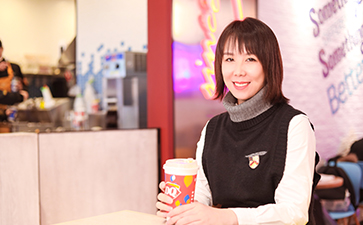 美人潭|職場女神 DQ河南區(qū)營運(yùn)經(jīng)理劉魏方:星光不問趕路人