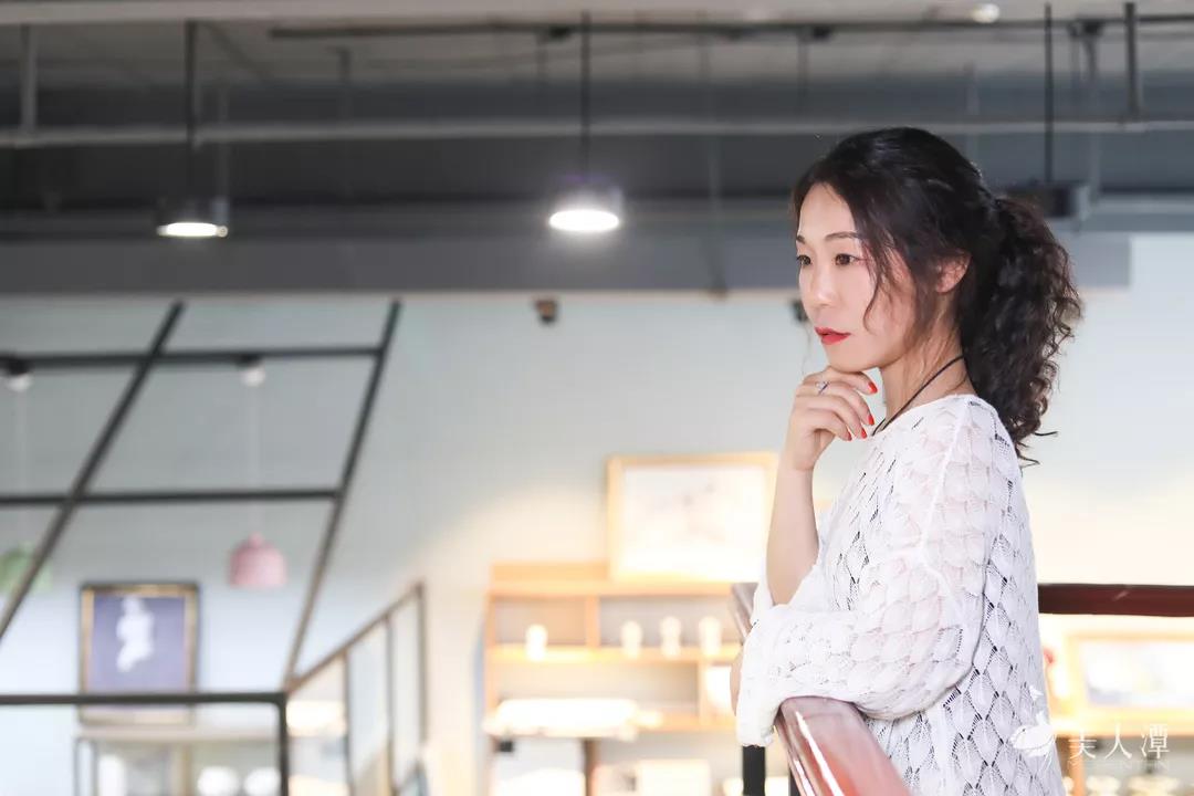 美人潭|文藝女神 自由插畫(huà)師袁小真:藏進(jìn)彩色泡泡里的女人